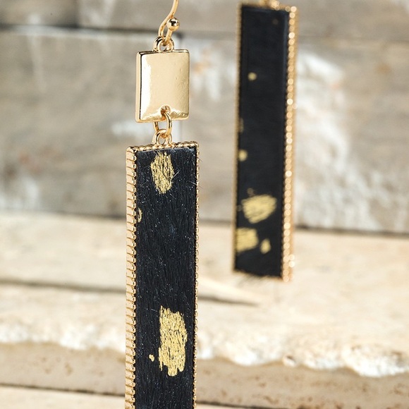 Elegant Black and Gold Dangle Earrings - Picture 4 of 4